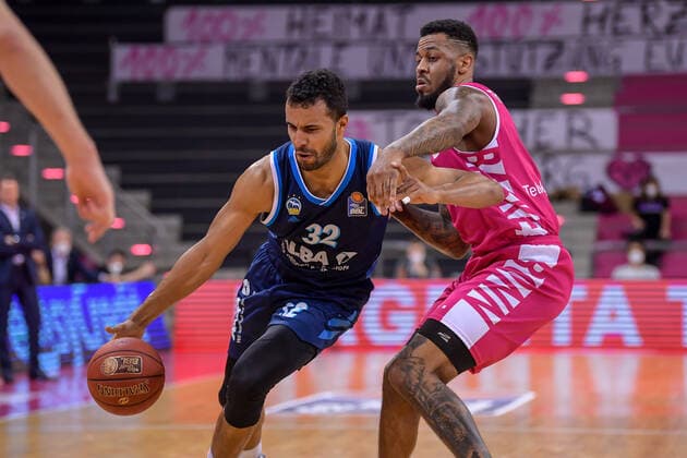easyCredit BBL, Telekom Baskets Bonn vs Alba Berlin, 04 04 2021 Johannes Thiemann Alba Berlin 32 , James Thompson IV Telekom Baskets Bonn 3 , easyCredit BBL, Telekom Baskets Bonn vs Alba Berlin on 04 04 2021 at Telekom Dome, Bonn Nordrhein Westfalen Copyright: xBEAUTIFULxSPORTS Mueller-Laschetx