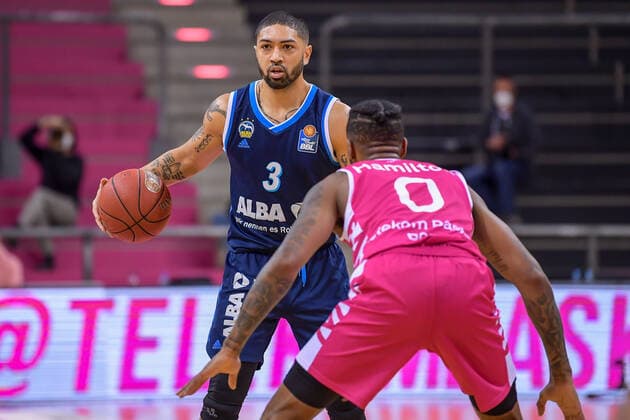 easyCredit BBL, Telekom Baskets Bonn vs Alba Berlin, 04 04 2021 Peyton Siva Alba Berlin 3 , Alex Hamilton Telekom Baskets Bonn 0 , easyCredit BBL, Telekom Baskets Bonn vs Alba Berlin on 04 04 2021 at Telekom Dome, Bonn Nordrhein Westfalen Copyright: xBEAUTIFULxSPORTS Mueller-Laschetx