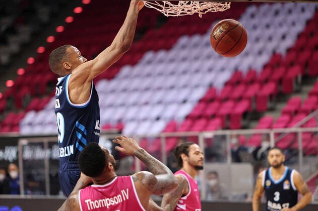 GER, Easycredit BBL, Telekom Baskets Bonn vs Alba Berlin 04 04 2021, Telekom Dome, Bonn, GER, Easycredit BBL, Telekom Baskets Bonn vs Alba Berlin, pictured Louis Olinde Alba Berlin 19 , with a basket. nordphotoxGmBHx xMeuter nph00351