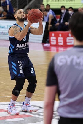 GER, Easycredit BBL, Telekom Baskets Bonn vs Alba Berlin 04 04 2021, Telekom Dome, Bonn, GER, Easycredit BBL, Telekom Baskets Bonn vs Alba Berlin, pictured free throw Peyton Siva Alba Berlin 3 , nordphotoxGmBHx xMeuter nph00351