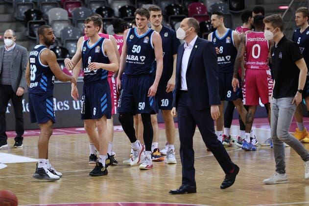 GER, Easycredit BBL, Telekom Baskets Bonn vs Alba Berlin 04 04 2021, Telekom Dome, Bonn, GER, Easycredit BBL, Telekom Baskets Bonn vs Alba Berlin, in the picture farewell Berlin nordphotoxGmBHx xMeuter nph00351