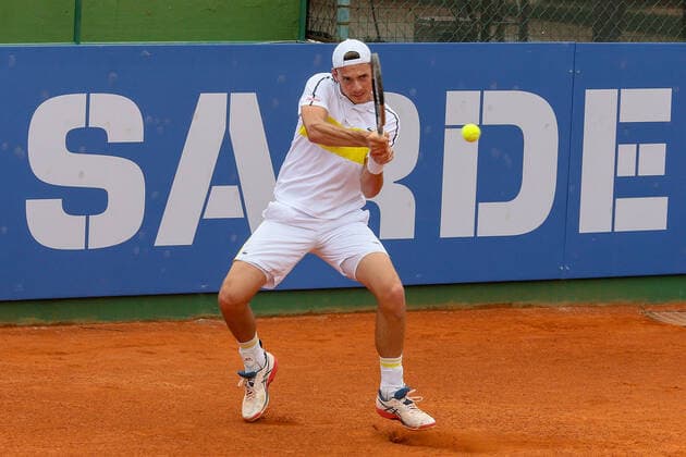 ATP, Tennis Herren Tour 250 2021 Sardegna Open Tennis CAGLIARI, ITALY, APR 04: Marc Andrea Huesler during the ATP Tour 250 Sardegna Open tennis match in Cagliari, Italy on April 04, 2021. Cagliari Tennis Club Cagliari Italy 6456_236554 Copyright: xGiampieroxSposito PentaxPressx