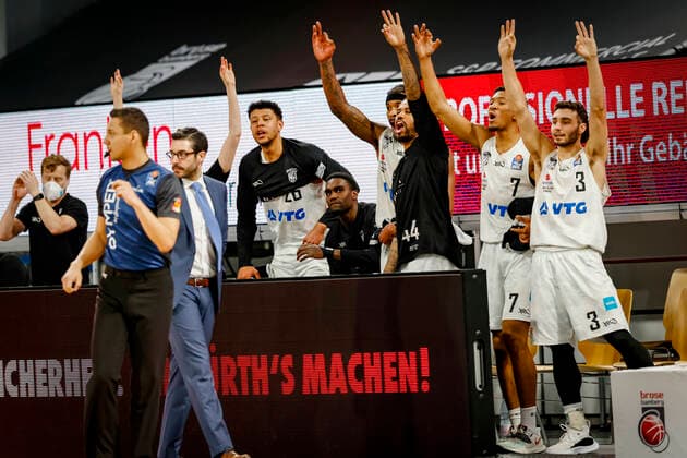 vlnr Miguel Zapata Co Trainer Hamburg Towers 26 Marvin Ogunsipe Hamburg Towers 06 Osaro Jürgen Rich Hamburg Towers 44 Bryce Taylor Hamburg Towers 07 Kameron Taylor Hamburg Towers 03 Maximilian DiLeo Hamburg Towers Brose Bamberg Hamburg Towers easyCredit BBL Basketball Bundesliga Basketball Season 2020 21 26 Matchday, 04 04 2021 Bamberg, Brose Arena Copyright: DanielxLöb
