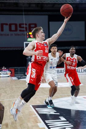 Front Bennet Hundt Brose Bamberg, 33 Brose Bamberg Hamburg Towers easyCredit BBL Basketball Bundesliga Basketball Season 2020 21 26 Matchday, 04 04 2021 Bamberg, Brose Arena Copyright: DanielxLöb