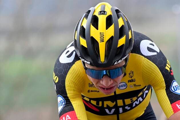 OUDENAARDE, BELGIUM - APRIL 4 : VAN AERT Wout (BEL) of JUMBO-VISMA in action on the Paterberg during the Flanders Classics 105th Ronde Van Vlaanderen cycling race with start in Antwerp and finish in Oudenaarde on April 04, 2021 in Oudenaarde, Belgium, 4 04 2021 CYCLISME : Tour des Flandres - 04 04 2021 Photonews Panoramic 