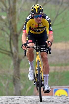 OUDENAARDE, BELGIUM - APRIL 4 : VAN AERT Wout (BEL) of JUMBO-VISMA in action on the Paterberg during the Flanders Classics 105th Ronde Van Vlaanderen cycling race with start in Antwerp and finish in Oudenaarde on April 04, 2021 in Oudenaarde, Belgium, 4 04 2021 CYCLISME : Tour des Flandres - 04 04 2021 Photonews Panoramic 