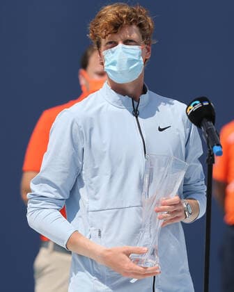April 4, 2021, Miami Gardens, Florida, United States Of America: MIAMI GARDENS, FLORIDA - APRIL 04: (NO SALES TO NEW YORK POST) Hubert Hurkacz of Poland defeats Jannik Sinner of Italy during the mens singles final at the Miami Open at Hard Rock Stadium. on April 04, 2021 in Miami Gardens, Florida....People: Jannik Sinner Miami Gardens United States Of America - ZUMAs214 20210404_zda_s214_041 Copyright: xSMGx