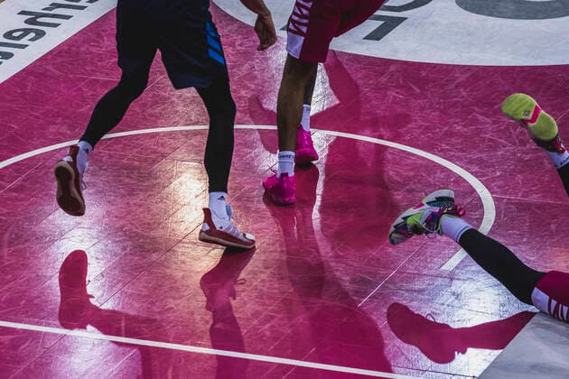 Bonn, 04 04 21 basketball shoes, and a little magenta in the basketball Bundesliga game Telekom Baskets Bonn vs Alba Berlin