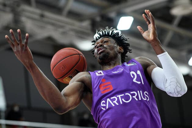 BG Göttingen MHP Riesen Ludwigsburg 05 04 2021, Basketball Bundesliga easyCredit BBL, season 2020 2021, main round, BG Göttingen MHP Riesen Ludwigsburg Göttingens Tai Odiase with ball Göttingen Lower Saxony Germany