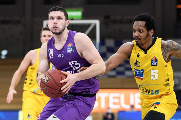 BG Göttingen MHP Riesen Ludwigsburg 05 04 2021, Basketball Bundesliga easyCredit BBL, 2020 2021 season, main round, BG Göttingen MHP Riesen Ludwigsburg Göttingens Rihards Lomazs l plays against Ludwigsburgs Barry Brown Jr Göttingen Lower Saxony Germany.