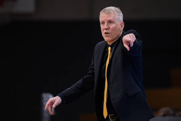 BG Göttingen MHP Riesen Ludwigsburg 05 04 2021, Basketball Bundesliga easyCredit BBL, 2020 2021 season, main round, BG Göttingen MHP Riesen Ludwigsburg Ludwigsburg coach John Patrick stands on the sidelines Göttingen Lower Saxony Germany