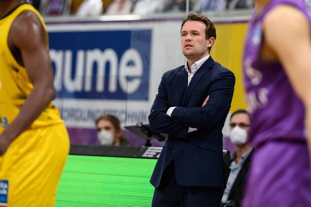 BG Göttingen MHP Riesen Ludwigsburg 05 04 2021, Basketball Bundesliga easyCredit BBL, season 2020 2021, main round, BG Göttingen MHP Riesen Ludwigsburg Göttingens co-coach Thomas Crab Göttingen Lower Saxony Germany
