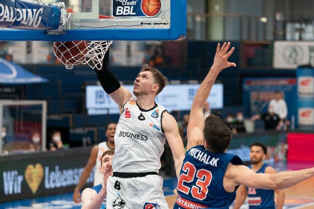 Syntainics MBC Niners Chemnitz, Basketball, Bundesliga, Men, 2020 2021, 26 Matchday, 05 04 2021, v l Jan Niklas Wimberg Chemnitz, 8 , Michal Michalak MBC, 23 Syntainics MBC Niners Chemnitz, Basketball, Bundesliga, Men, 2020 2021, 26 Matchday, 05 04 2021, Weissenfels Copyright: xSchulz Eibner-Pressefotox ep_esz