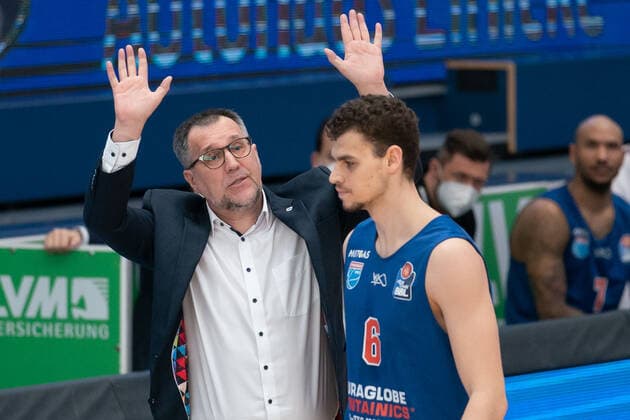 Syntainics MBC Niners Chemnitz, Basketball, Bundesliga, Men, 2020 2021, 26 Matchday, 05 04 2021, f l Head Coach Silvano Poropat MBC , Marko Krstanovic MBC, 6 Syntainics MBC Niners Chemnitz, Basketball, Bundesliga, Men, 2020 2021, 26 Matchday, 05 04 2021, Weissenfels Copyright: xSchulz Eibner-Pressefotox ep_esz