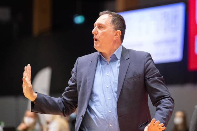 BARMER 2 Basketball Bundesliga ProA Nachhochspiel vom 12 Spieltag Saison 2020 2021 am 5 4 2021 Science City Jena vs MLP Academics Heidelberg Coach Branislav Ignjatovic Heidelberg , portrait, gesticulating Sparkassen Arena Jena