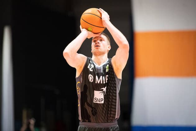 BARMER 2 Basketball Bundesliga ProA Postgame of the 12 matchday season 2020 2021 on 5 4 2021 Science City Jena vs MLP Academics Heidelberg Evan McGaughey Heidelberg at the throw, Portrait Sparkassen Arena Jena