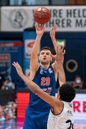 Syntainics MBC Niners Chemnitz, Basketball, Bundesliga, Men, 2020 2021, 26 Matchday, 05 04 2021, v l Michal Michalak MBC, 23 , George King Chemnitz, 24 Syntainics MBC Niners Chemnitz, Basketball, Bundesliga, Men, 2020 2021, 26 Matchday, 05 04 2021, Weissenfels Copyright: xSchulz Eibner-Pressefotox ep_esz