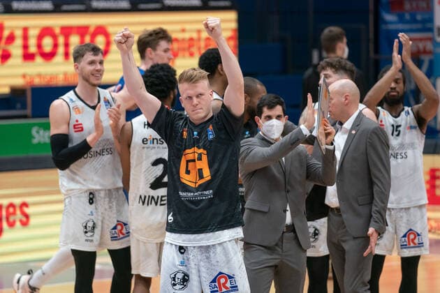 Syntainics MBC Niners Chemnitz, Basketball, Bundesliga, Men, 2020 2021, 26 Matchday, 05 04 2021, Niners cheer after away win, 84 86 Syntainics MBC Niners Chemnitz, Basketball, Bundesliga, Men, 2020 2021, 26 Matchday, 05 04 2021, Weissenfels Copyright: xSchulz Eibner-Pressefotox ep_esz