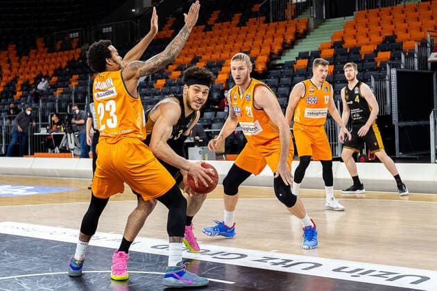 Gavin Schilling Loewen Braunschweig 34 , Troy Caupain Ratiopharm Ulm 23 ,Dylan Osetkowski Ratiopharm Ulm 21 GER, Ratiopharm Ulm vs Loewen Braunschweig, easycredit 1 Bundesliga Basketball, 26 Matchday, Season 2020 21, 05 04 2021 Ratiopharm Ulm vs Loewen Braunschweig, 1 Basketball Bundesliga Neu Ulm Copyright: xEibner-Pressefoto RogerxBuerkex EP_EER