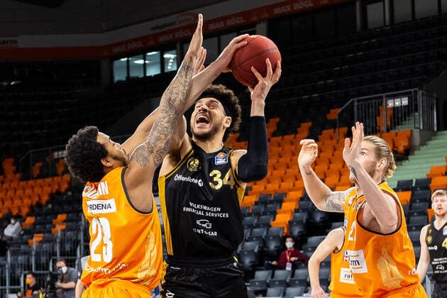 Gavin Schilling Loewen Braunschweig 34 , Troy Caupain Ratiopharm Ulm 23 ,Dylan Osetkowski Ratiopharm Ulm 21 GER, Ratiopharm Ulm vs Loewen Braunschweig, easycredit 1 Bundesliga Basketball, 26 Matchday, Season 2020 21, 05 04 2021 Ratiopharm Ulm vs Loewen Braunschweig, 1 Basketball Bundesliga Neu Ulm Copyright: xEibner-Pressefoto RogerxBuerkex EP_EER