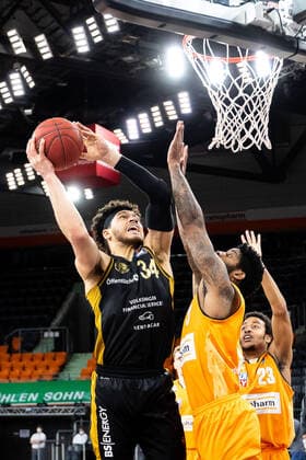 Gavin Schilling Loewen Braunschweig 34 ,Trey Landers Ratiopharm Ulm 03 GER, Ratiopharm Ulm vs Loewen Braunschweig, easycredit 1 Bundesliga Basketball, 26 Matchday, Season 2020 21, 05 04 2021 Ratiopharm Ulm vs Loewen Braunschweig, 1 Basketball Bundesliga New Ulm. Copyright: xEibner-Pressefoto RogerxBuerkex EP_EER