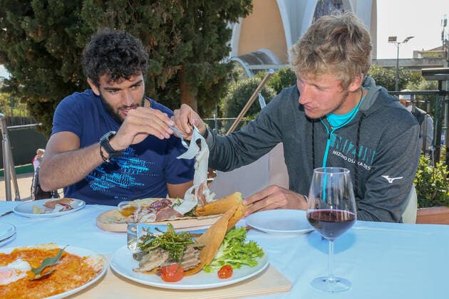 ATP, Tennis Herren Tour 250 2021 Sardegna Open Tennis CAGLIARI, ITALY, APR 05: Matteo and Jacopo Berrettini during a tasting of Sardinian delicacies food at the ATP Tour 250 Sardegna Open in Cagliari, Italy on April 05, 2021. Cagliari Tennis Club Cagliari Italy 6460_236696 Copyright: xGiampieroxSposito PentaxPressx