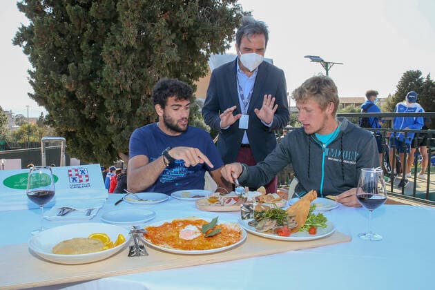 ATP, Tennis Herren Tour 250 2021 Sardegna Open Tennis CAGLIARI, ITALY, APR 05: Matteo and Jacopo Berrettini during a tasting of Sardinian delicacies food at the ATP Tour 250 Sardegna Open in Cagliari, Italy on April 05, 2021. Cagliari Tennis Club Cagliari Italy 6460_236697 Copyright: xGiampieroxSposito PentaxPressx