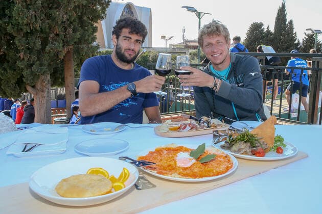 ATP, Tennis Herren Tour 250 2021 Sardegna Open Tennis CAGLIARI, ITALY, APR 05: Matteo and Jacopo Berrettini during a tasting of Sardinian delicacies food at the ATP Tour 250 Sardegna Open in Cagliari, Italy on April 05, 2021. Cagliari Tennis Club Cagliari Italy 6460_236698 Copyright: xGiampieroxSposito PentaxPressx