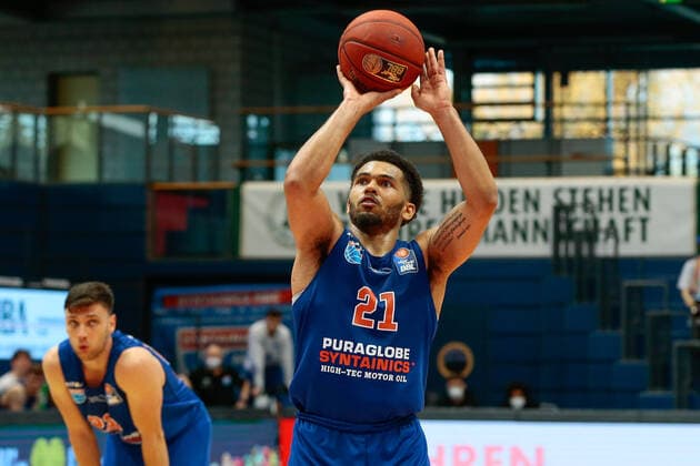 05 04 2021, xtgx, basketball, easyCredit BBL, Syntainics MBC Niners Chemnitz emspor, v l Quinton Hooker MBC, 21 Throws basket, hits, scores basket, scores Weissenfels