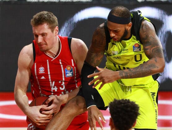 Leon Radosevic FCBB red, against 0 Dererk Pardon Bayreuth Basketball, 1 Bundesliga, BBL, FC Bayern München Medi Bayreuth at Audi Dome on 06 04 2021 PHOTO Mladen Lackovic LakoPress