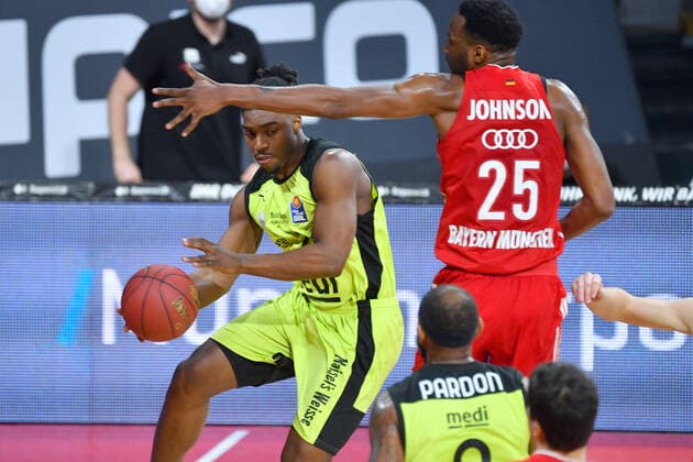 Frank BARTLEY BT on the ball, action,duel against JaJuan Johnson FCB Basketball 1 Bundesliga FC Bayern Muenchen medi Bayreuth on 06 04 2021 A U D I D O M E
