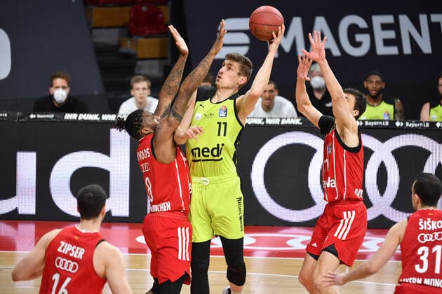 Andreas SEIFERTH BT action,duel against Jalen Reynolds FCB,li and VLADIMIR LUCIC FCB Basketball 1 Bundesliga FC Bayern Muenchen medi Bayreuth on 06 04 2021 A U D I D O M E