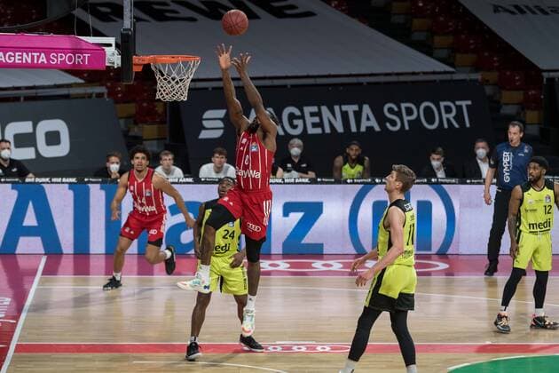 Basketball, BBL, 20210406, FC Bayern Munich medi Bayreuth In the picture Jalen REYNOLDS FC Bayern Munich, 8 catches pass from air basket scores Munich Audi Dome Bayern Germany Copyright: Passion2Press MarkusxFischerx