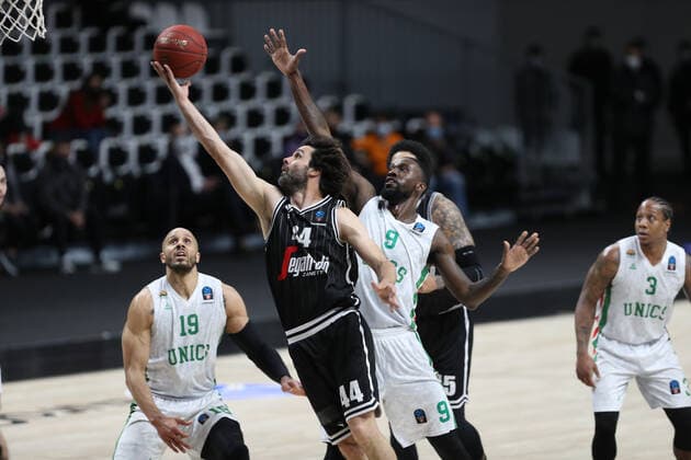 Milos Teodosic (Segafredo Virtus Bologna) thwarted by Okaro White (Unics Kazan) during the Eurocup baksetball game Virtus Segafredo Vs Unics Kazan - Bologna, Italy, April 4, 2021 - photo: corrispondente_Bologna LiveMedia  Copyright: xLiveMedia CorrispondentexBolognax xLiveMediax 0