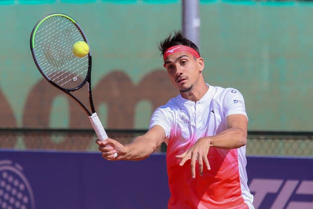 2021 Sardegna Open Tennis - 20210406 CAGLIARI, ITALY, APR 06: Lorenzo Sonego in action during the ATP, Tennis Herren Tour 250 Sardegna Open tennis match in Cagliari, Italy on April 06, 2021. Cagliari Tennis Club Cagliari Italy 6463_236814 Copyright: xGiampieroxSposito PentaxPressx