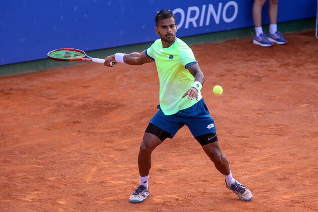2021 Sardegna Open Tennis - 20210406 CAGLIARI, ITALY, APR 06: Sumit Nagal in action during the ATP, Tennis Herren Tour 250 Sardegna Open tennis match in Cagliari, Italy on April 06, 2021. Cagliari Tennis Club Cagliari Italy 6463_236842 Copyright: xGiampieroxSposito PentaxPressx