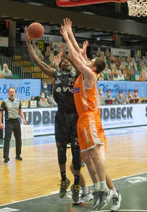 GER, Basketball, RASTA Vechta vs Hamburg Towers 07 04 2021, RASTA Dome, Vechta, GER, easy Credit BBL, RASTA Vechta vs Hamburg Towers, in picture Terry ALLEN Hamburg Towers 25 Jesse HUNT Rasta Vechta 34 Will VORHEES Rasta Vechta 41 nordphotoxRojahn nph00310