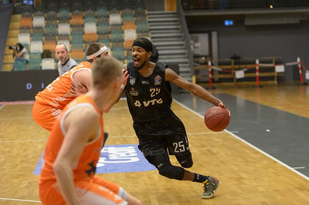 Jesse HUNT 34 Rasta Vechta , Tim HASBARGEN 6 Rasta Vechta , Terry ALLEN 25 Hamburg Towers Rasta Vechta vs Hamburg Towers, Basketball, easyCredit BBL Bundesliga, 07 04 2021, 29 Matchday, Season 2020 2021 Copyright xErikxHillmer EIBNERx EP ehr Rasta Vechta vs Hamburg Towers, Basketball, easyCredit BBL Bundesliga, 07 04 2021, 29 Matchday, Season 2020 2021 Vechta Copyright: xErikxHillmer EIBNERx EP_ehr