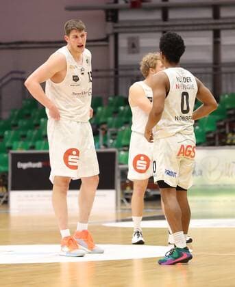 07 04 2021 Basketball Season 2019 2020 2 Bundesliga Pro A 12 Spieltag Nürnberg Falcons Basketball Club NBC Bayer Giants Leverkusen DaMa Jonathan Maier 13, Nürnberg Falcons BC NBC Tra Holder 0, Nürnberg Falcons BC NBC entertain themselves.