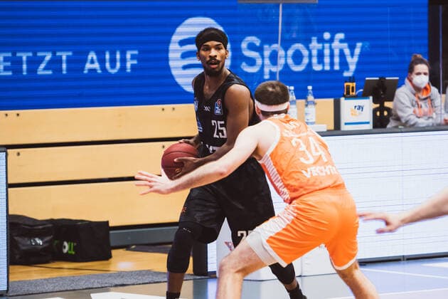 easyCredit BBL 29 Matchday RASTA Vechta vs Hamburg Towers, 07 04 2021 Terry Allen Hamburg Towers, 25 , Jesse Johannes Hunt RASTA Vechta, 34 easyCredit BBL 29 Matchday RASTA Vechta vs Hamburg Towers on 07 04 2021 in Vechta RASTA Dome , Germany, Copyright: xBEAUTIFULxSPORTS Neddermannx