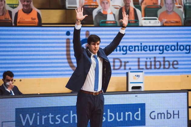 easyCredit BBL 29 Matchday RASTA Vechta vs Hamburg Towers, 07 04 2021 Pedro Calles Hamburg Towers, Head Coach easyCredit BBL 29 Matchday RASTA Vechta vs Hamburg Towers on 07 04 2021 in Vechta RASTA Dome , Germany, Copyright: xBEAUTIFULxSPORTS Neddermannx