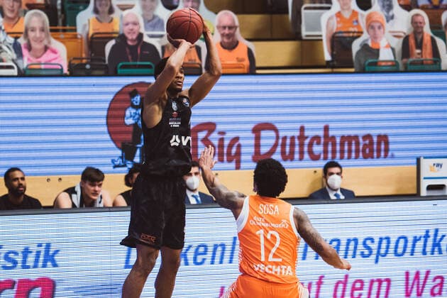 easyCredit BBL 29 Spieltag RASTA Vechta vs Hamburg Towers, 07 04 2021 Kameron Taylor Hamburg Towers, 7 , Edgar Sosa RASTA Vechta, 12 easyCredit BBL 29 Spieltag RASTA Vechta vs Hamburg Towers on 07 04 2021 in Vechta RASTA Dome , Germany, Copyright: xBEAUTIFULxSPORTS Neddermannx