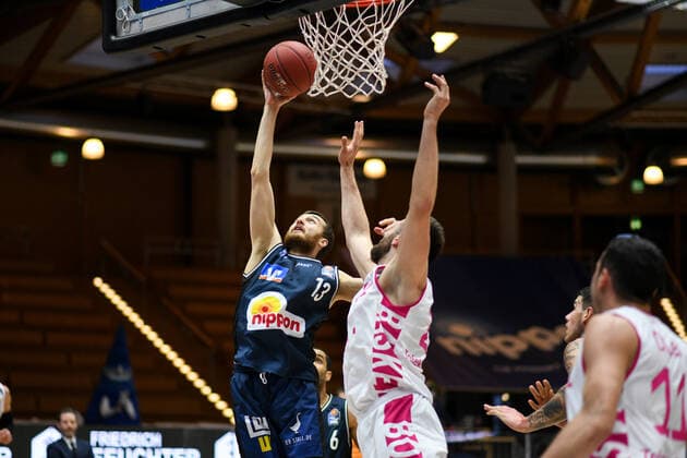 Radii Caisin HAKRO Merlins Crailsheim defends against Leon Kratzer Telekom Baskets Bonn , GER, HAKRO Merlins Crailsheim vs Telekom Baskets Bonn, 07 04 2021, 29 Spieltag easycredit Basketball Bundesliga, Spielzeit 2020 2021 GER, HAKRO Merlins Crailsheim vs Telekom Baskets Bonn, 07 04 2021, 29 Spieltag easycredit Basketball Bundesliga, Spielzeit 2020 202 Crailsheim Copyright: xEibnerxPressefoto MichaelxMemmlerx EP_MMR