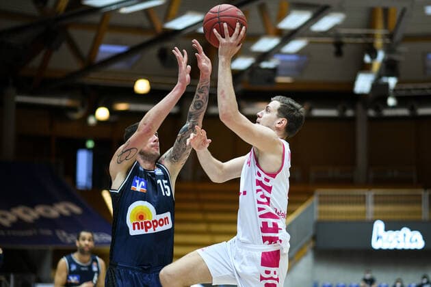 Strahinja Micovic Telekom Baskets Bonn at the basket against Bogdan Radosavljevic HAKRO Merlins Crailsheim , GER, HAKRO Merlins Crailsheim vs Telekom Baskets Bonn, 07 04 2021, 29 Spieltag easycredit Basketball Bundesliga, Spielzeit 2020 2021 GER, HAKRO Merlins Crailsheim vs Telekom Baskets Bonn, 07 04 2021, 29 Spieltag easycredit Basketball Bundesliga, Spielzeit 2020 202 Crailsheim Copyright: xEibnerxPressefoto MichaelxMemmlerx EP_MMR