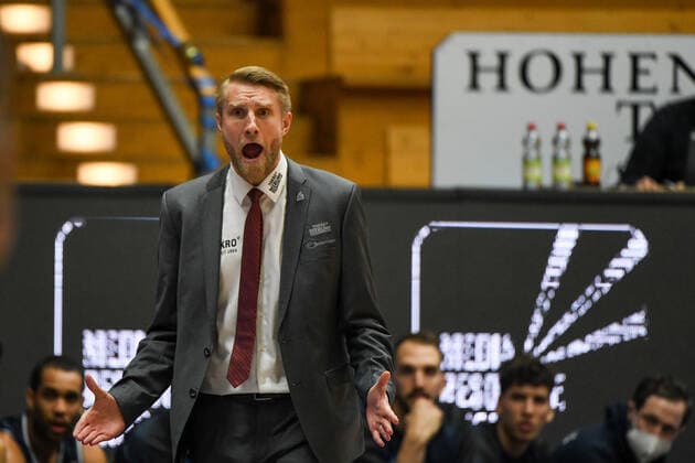 Tuomas Iisalo HAKRO Merlins Crailsheim, Headcoach gives instructions, GER, HAKRO Merlins Crailsheim vs Telekom Baskets Bonn, 07 04 2021, 29 Spieltag easycredit Basketball Bundesliga, Spielzeit 2020 2021 GER, HAKRO Merlins Crailsheim vs Telekom Baskets Bonn, 07 04 2021, 29 Spieltag easycredit Basketball Bundesliga, Spielzeit 2020 202 Crailsheim Copyright: xEibnerxPressefoto MichaelxMemmlerx EP_MMR