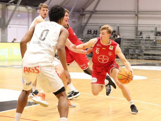 07 04 2021 Basketball Season 2019 2020 2 Bundesliga Pro A 12 Spieltag Nürnberg Falcons Basketball Club NBC Bayer Giants Leverkusen DaMa Nicolas Funk 6, Bayer Giants Leverkusen on offense.