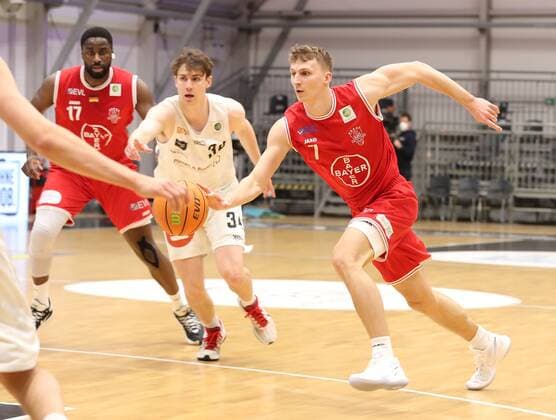 07 04 2021 Basketball Saison 2019 2020 2 Bundesliga Pro A 12 Spieltag Nürnberg Falcons Basketball Club NBC Bayer Giants Leverkusen DaMa Grant Dressler 7, Bayer Giants Leverkusen on offense.