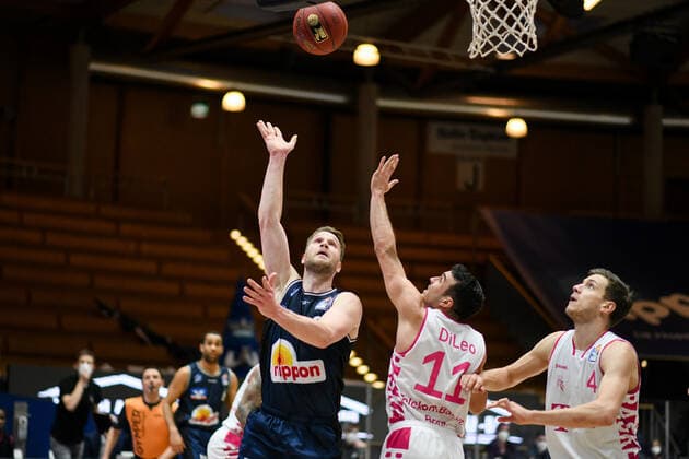 Fabian Bleck HAKRO Merlins Crailsheim at the basket against Anthony DiLeo Telekom Baskets Bonn and Strahinja Micovic Telekom Baskets Bonn , GER, HAKRO Merlins Crailsheim vs Telekom Baskets Bonn, 07 04 2021, 29 Spieltag easycredit Basketball Bundesliga, Spielzeit 2020 2021 GER, HAKRO Merlins Crailsheim vs Telekom Baskets Bonn, 07 04 2021, 29 Spieltag easycredit Basketball Bundesliga, Spielzeit 2020 202 Crailsheim Copyright: xEibnerxPressefoto MichaelxMemmlerx EP_MMR