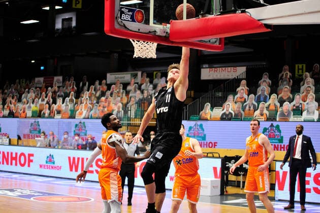 Basketball Bundesliga 29 Spieltag RASTA Vechta Hamburg Towers on 07 04 2020 at the RASTA Dome in Vechta Maik Kotsar Hamburg at the basket BK