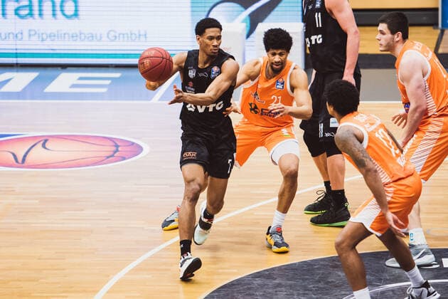 easyCredit BBL 29 Matchday RASTA Vechta vs Hamburg Towers, 07 04 2021 Kameron Taylor Hamburg Towers, 7 , Jordan Kahlil Barnett RASTA Vechta, 21 easyCredit BBL 29 Matchday RASTA Vechta vs Hamburg Towers on 07 04 2021 in Vechta RASTA Dome , Germany, Copyright: xBEAUTIFULxSPORTS Neddermannx